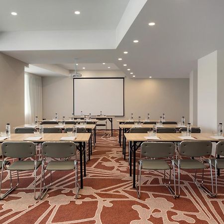 Ramada By Wyndham Bucharest Otopeni Airport Екстериор снимка