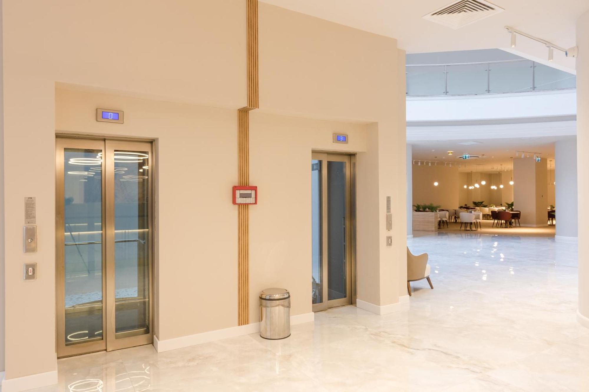 Ramada By Wyndham Bucharest Otopeni Airport Екстериор снимка
