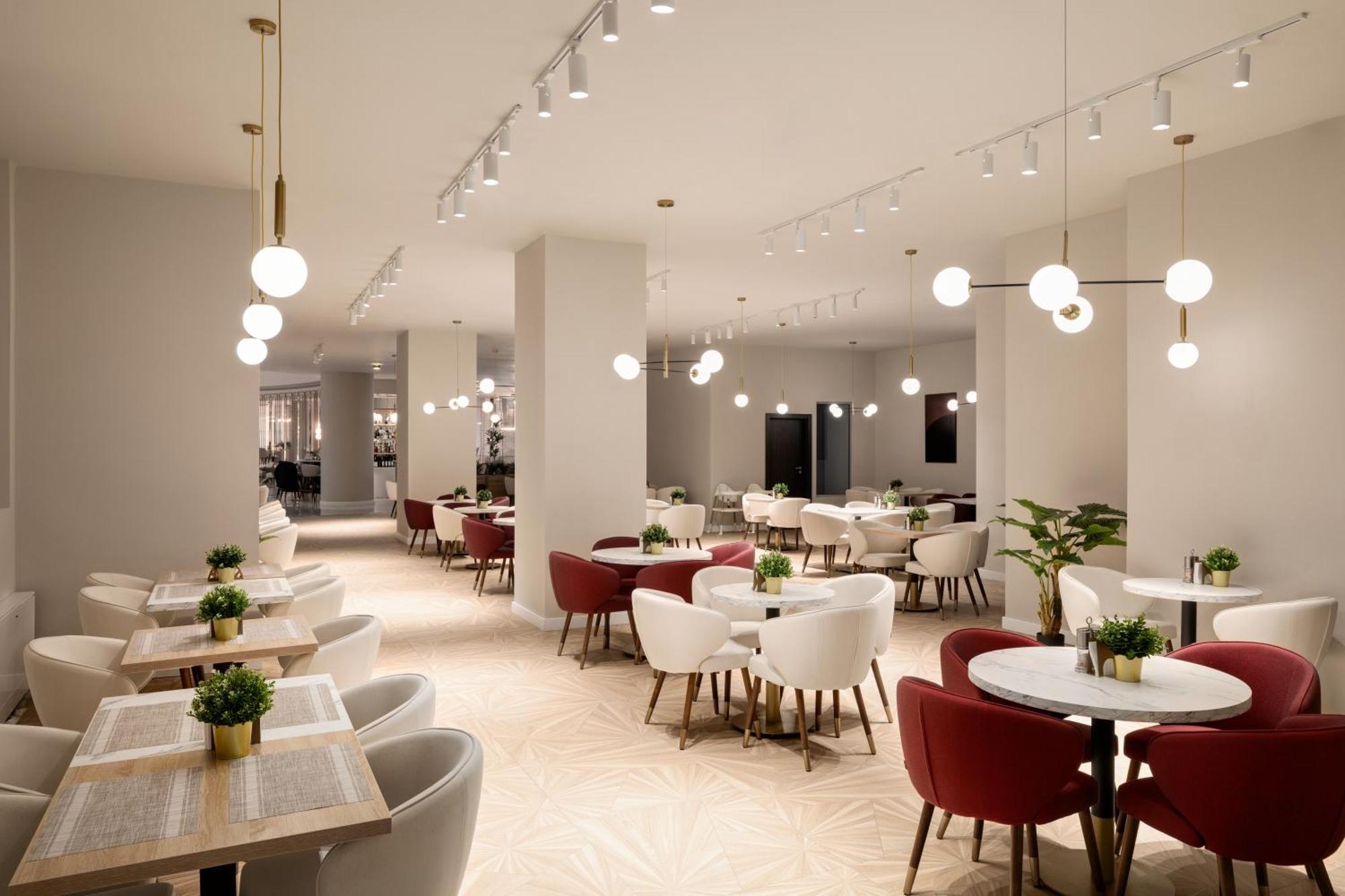 Ramada By Wyndham Bucharest Otopeni Airport Екстериор снимка