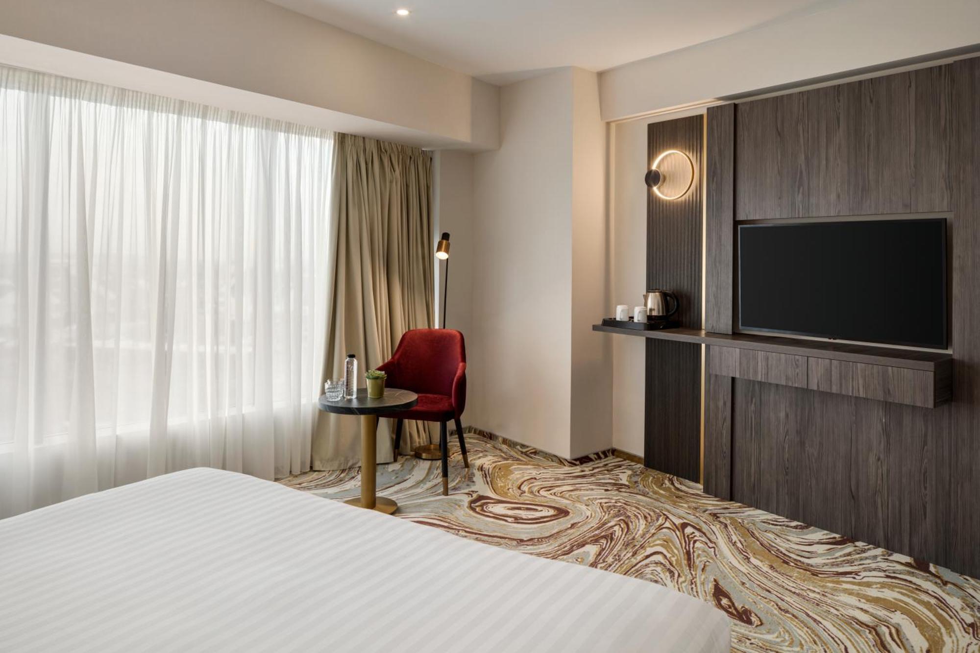 Ramada By Wyndham Bucharest Otopeni Airport Екстериор снимка